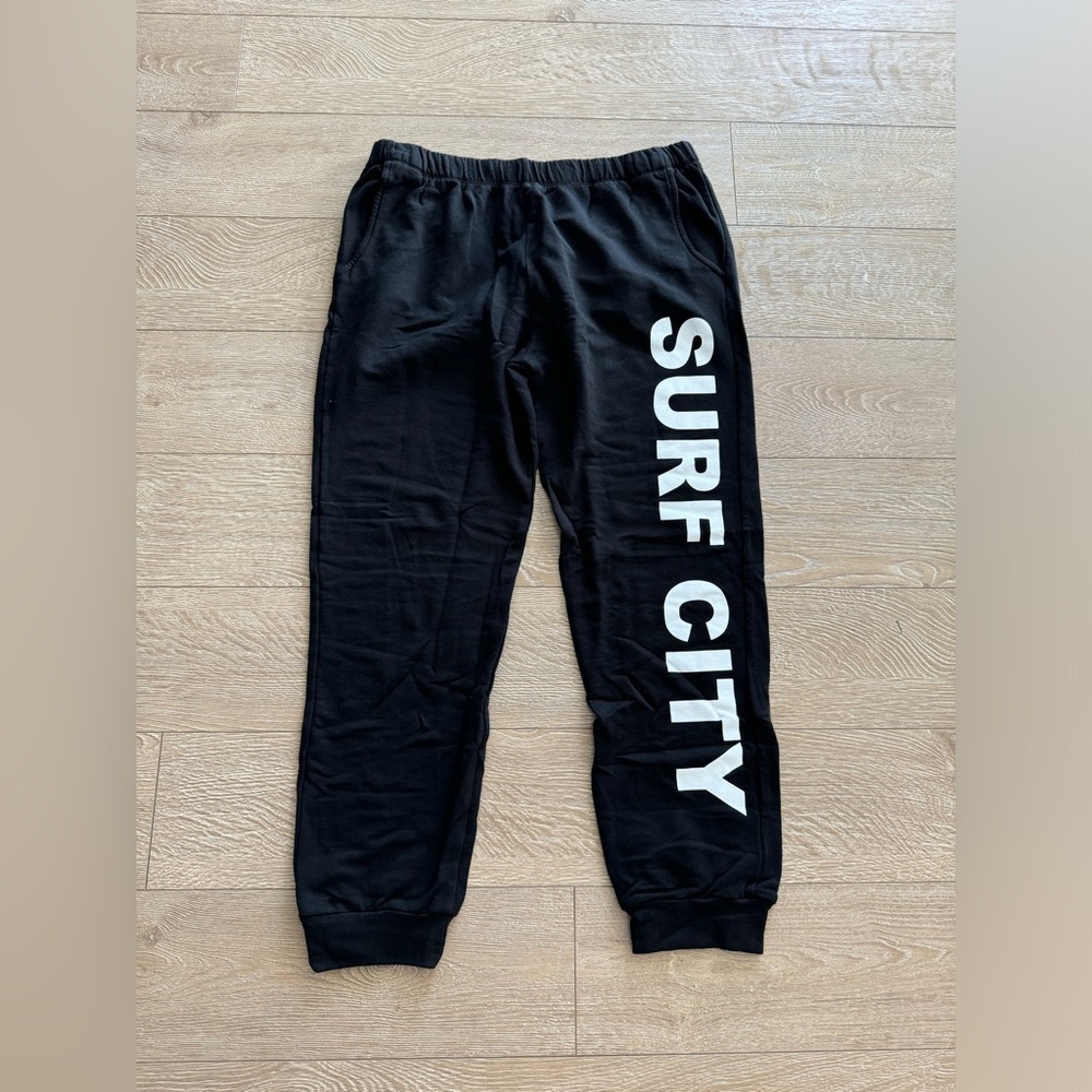 Monrow Medium Surf City Black Joggers. ⚡️🖤
